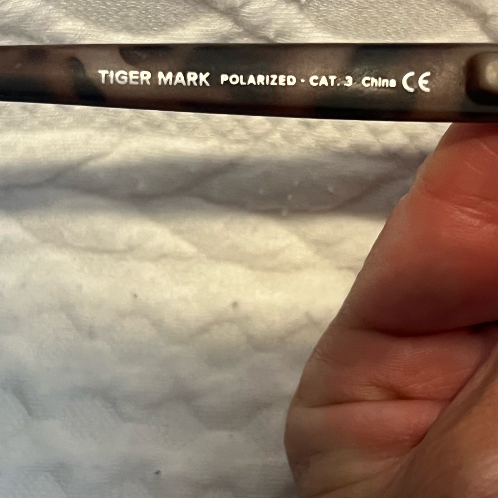 Polarized Tiger Mark Blender Sunglasses - Picture 5 of 7